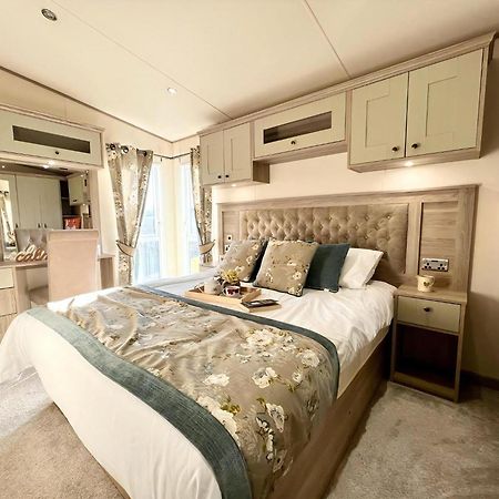 Stunning Caravan With Full Lake View At Southview Holiday Park Ref 33004Ml Skegness Kültér fotó